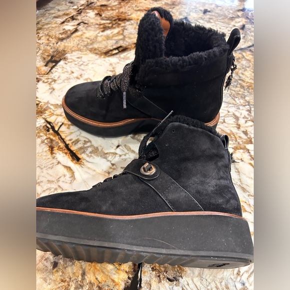 NWOB Coach Urban Hiker Boots - Picture 2 of 8